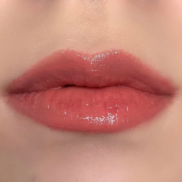 【おすすめ粘膜リップ①】 ヴィセ「ネンマクフェイク ルージュ」 人気色「PK850 うさぎの恋人」　スウォッチ　着画像　仕上がり