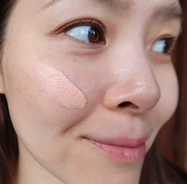 TIRTIR  MASK FIT  TONE UP ESSENCEの色合い①