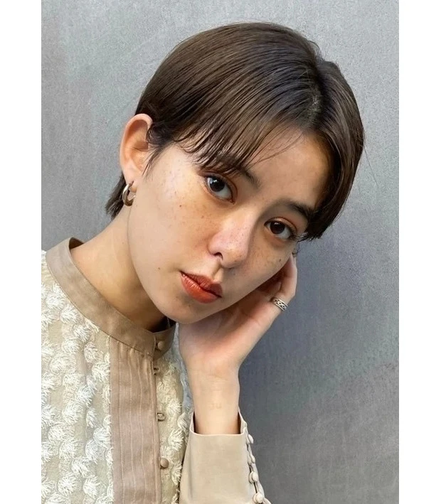 Belleの髪型・ヘアスタイルまとめ_ショートヘア_【大人のショートヘア】お手入れ簡単! トップにボリュームが出やすいセンターパートショート