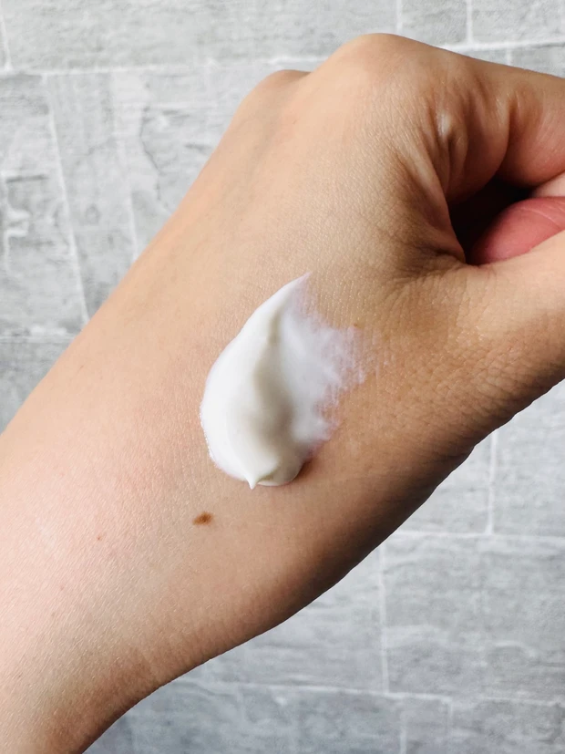 KANEBOのクリーム イン デイ Ⅱのテクスチャー