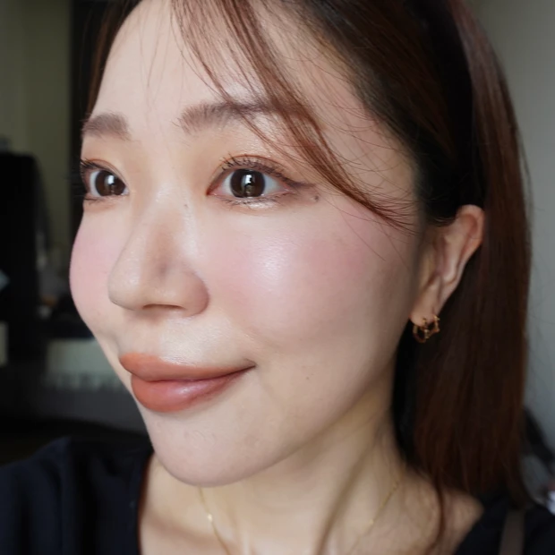 MAQUIA11月号掲載 鈴木えみさんのAIベースメイクのあと、メイクをした仕上がり