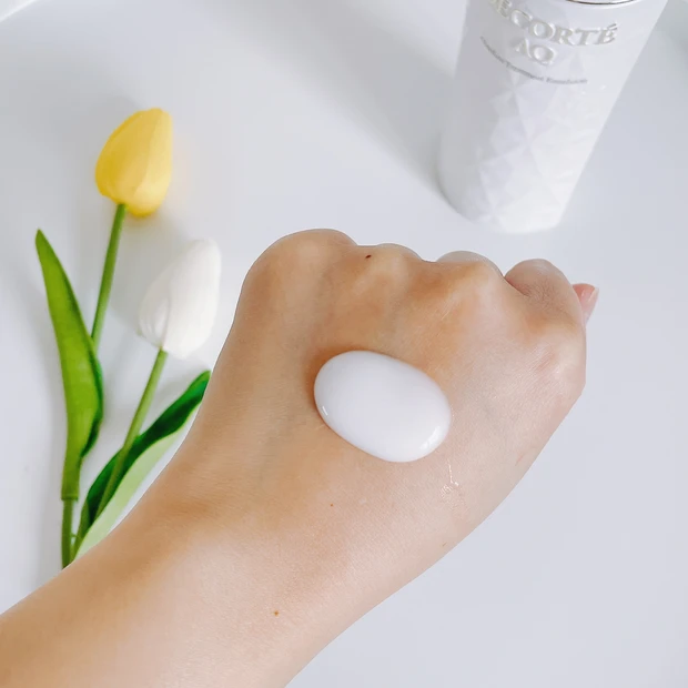 コスメデコルテ AQ アブソリュート エマルジョン マイクロラディアンス