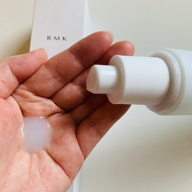 夏の肌を、ひんやりジェルが心地よくクールダウン。『RMK』の保湿液で、うるおい補給も抜かりなく! #金曜日の肌投資コスメ_3