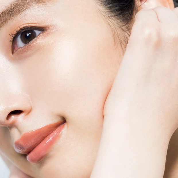 ハンドスキンケアでもっとキレイに！ 簡単“垂直ほぐし”でフェイスラインを…