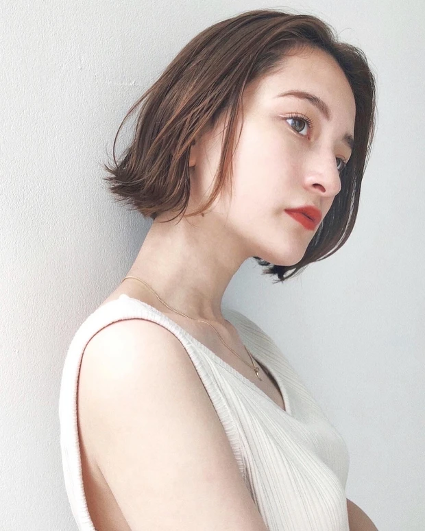 【20代・30代ヘア】ワンランク上のお洒落ヘア！ 洗練切りっぱなしボブスタイル_2_1