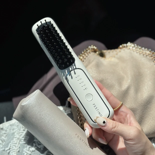 普段使いにも旅行にも◎こそっと忍ばせたい！超軽量ヒーターブラシ