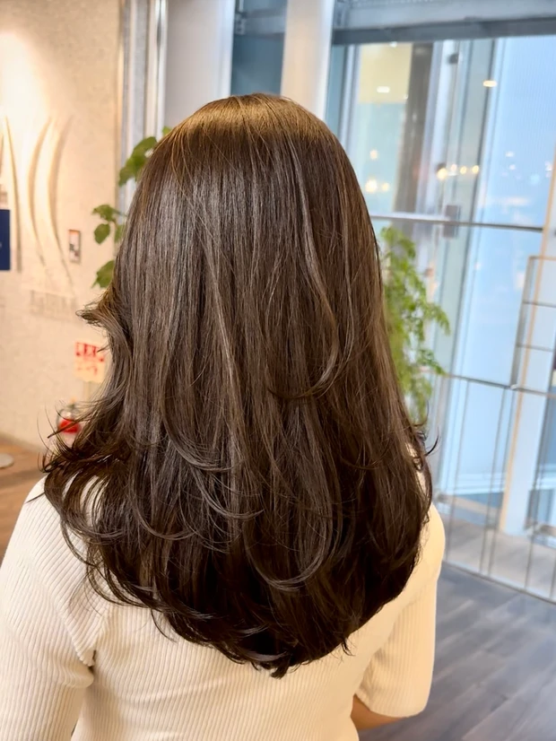 トリートメントなしで美艶髪に！大人ヘアにおすすめヘアカラー「ショコラ―グレージュ」_1