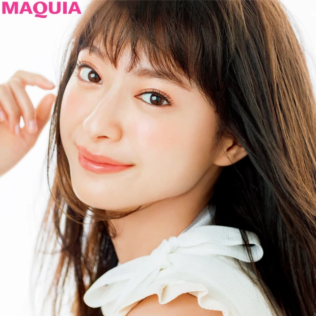 奇抜さを嫌う男子ウケも！ なじみコーラルチークでつくる愛され大人印象