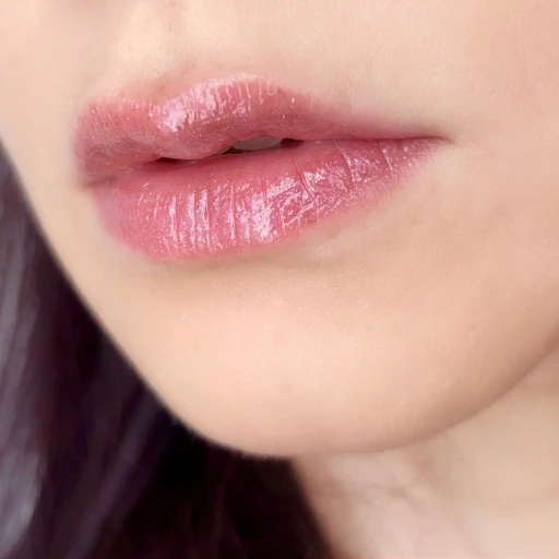 YSL ラブシャイン グロスプランパー 12 ハニームーン　着画