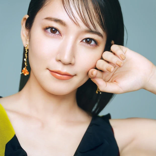 【6位】吉岡里帆さんのクリスマスメイク。ご褒美買いしたいアイテムの話も！