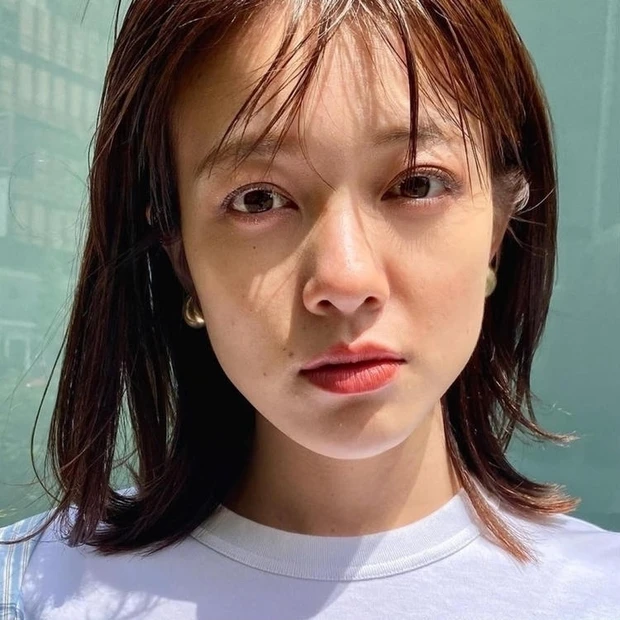 ミディアム 30代 40代 ヘアスタイル 暗めカラー 前髪あり