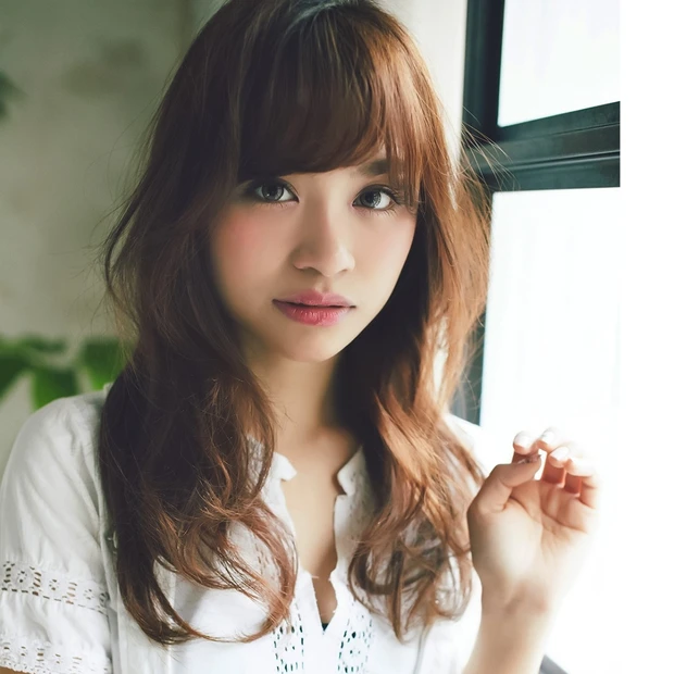 フェミニンだけど抜け感たっぷり！　大人のふんわりカールロング