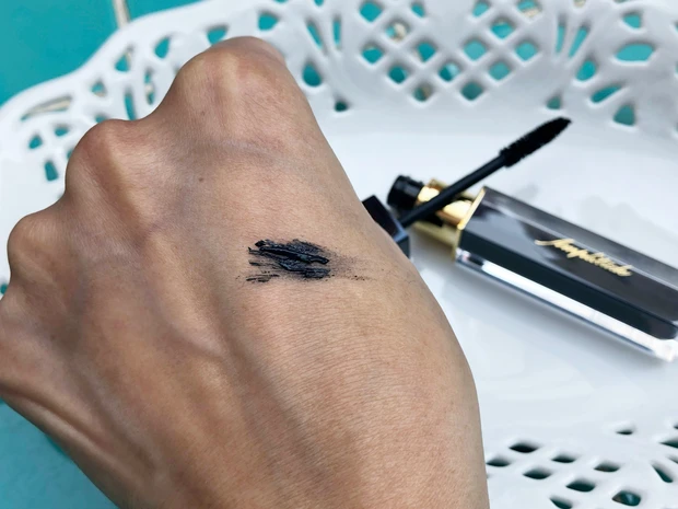 一塗りでくっきりぱっちり。大人なモードカラーのAmplitudeのボリュームマスカラ_1_3