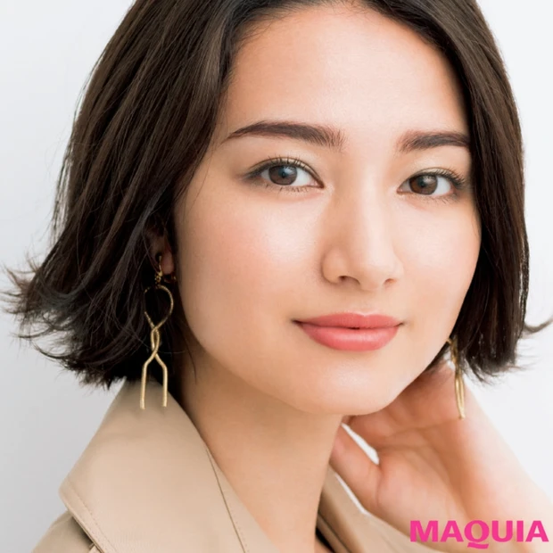 オフィスでもOKなカーキメイクを伝授！ 2色を重ねて彫り深EYEに