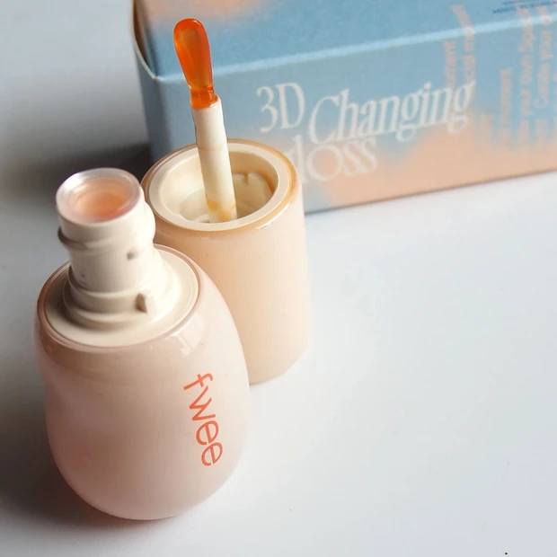 fwee（フィー）3Dチェイジンググロス＜03 シーンイエロー＞