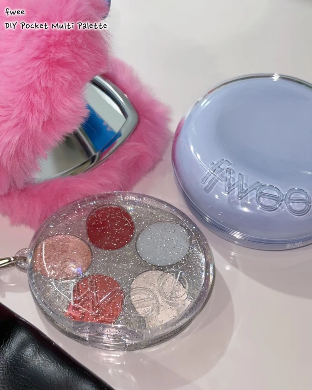 fwee フィー DIY パレット 韓国 コスメ アジト 限定 アイシャドウ リップ グリッター キーリング 持ち歩き