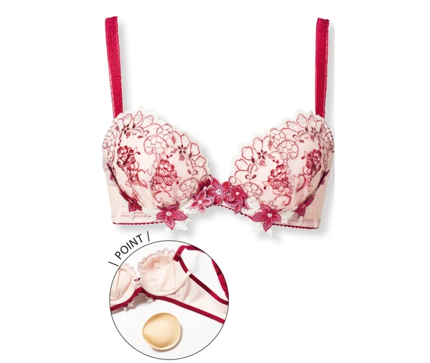 低めのフロント＆盛りパッドでボリュームバストに