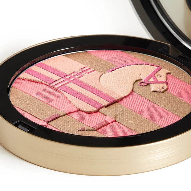 エルメス ビューティからメゾンを象徴するラグをモチーフにしたフェイスパウダーが誕生_3