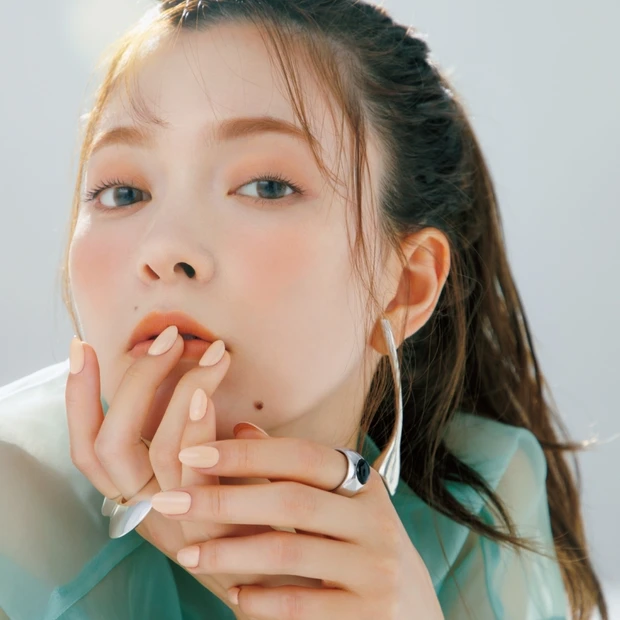 チークが復活！ アンプリチュードのピンクベージュでワントーンメイクに挑戦…