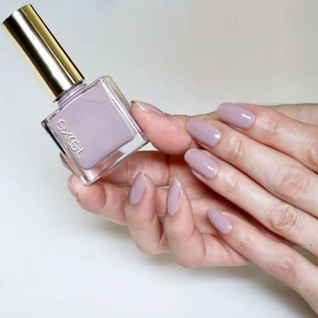 初夏の大人の指先にイチオシ♡手が美しく見えるエクセルラベンダーネイル!