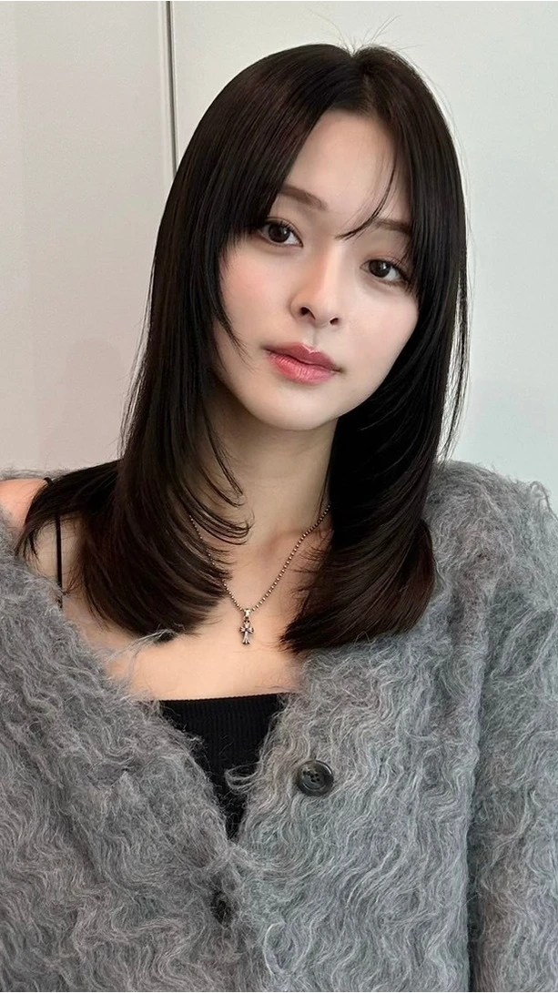 ミディアム　ヘア　髪型　ヘアスタイル　前髪なし