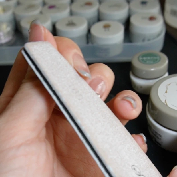 セルフで簡単!夏のネイルデザイン【マグネット×くすみブルー×100均ストーン】で涼しげうるうるネイル_12_2