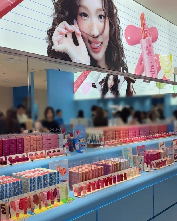 fwee フィー 韓国 コスメ フィーアジト 大阪 梅田 ヘップ HEPFIVE