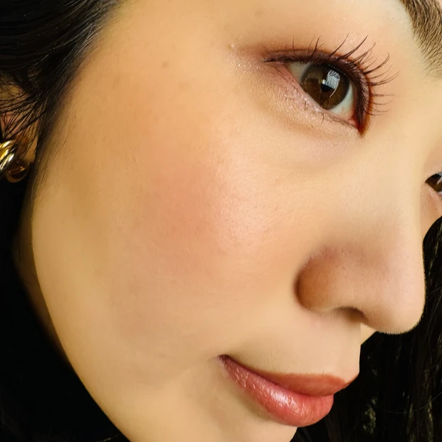 OSAJIのニュアンスブラッシュを使用したベースメイク