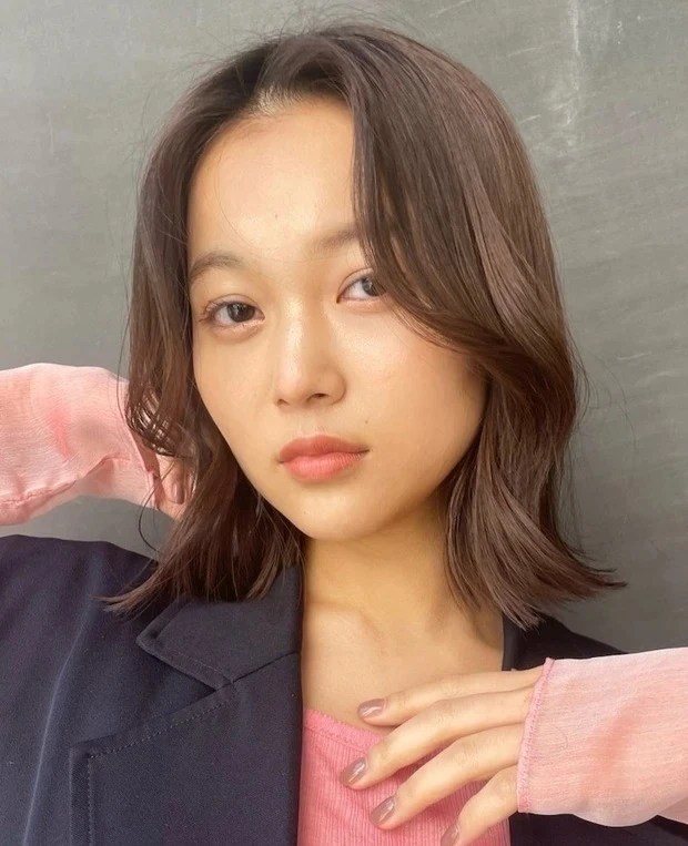 【若く見える髪型・ヘアスタイル】ボブ9選_若見えを叶える、大人可愛いベージュカラーのふんわりくびれボブ