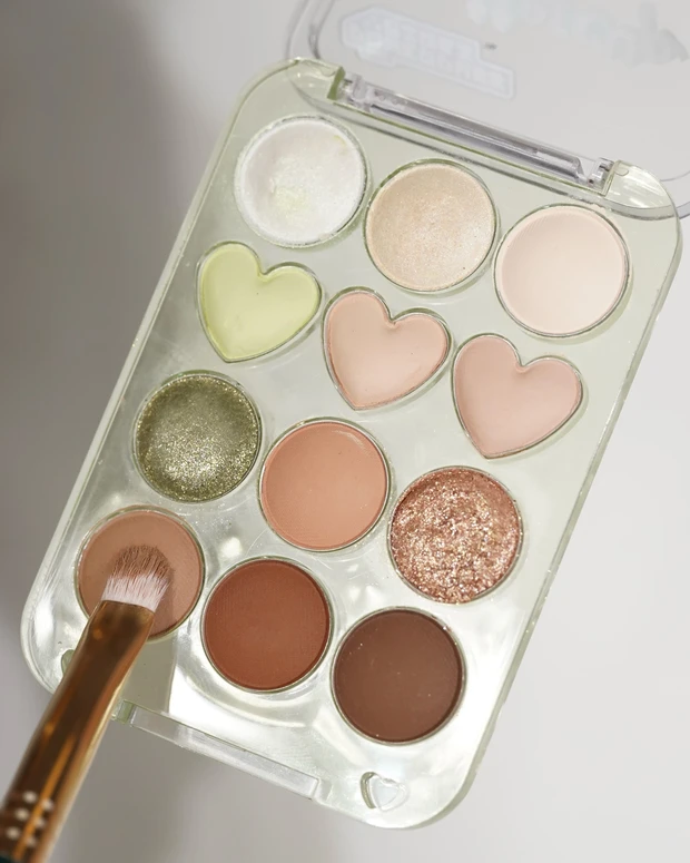 アイメイクの手順２