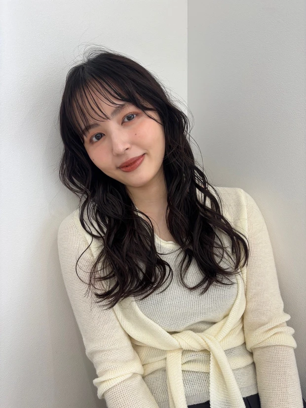 髪型　ロング　ロングヘア　前髪あり　パーマ　スタイリング