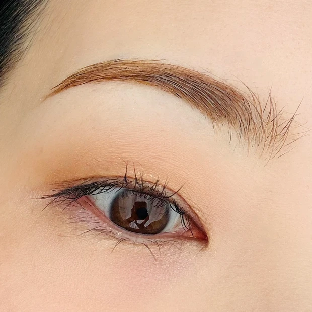 KATEのポッピングシルエットシャドウ BE-1 シナモンポップの使用イメージ