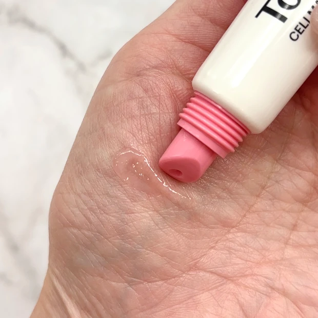 「トリデン セルメイジング コラーゲン リップエッセンス」のスウォッチ