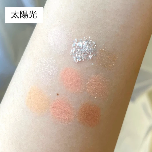 26 ゴールデンフラワーのスウォッチ 太陽光