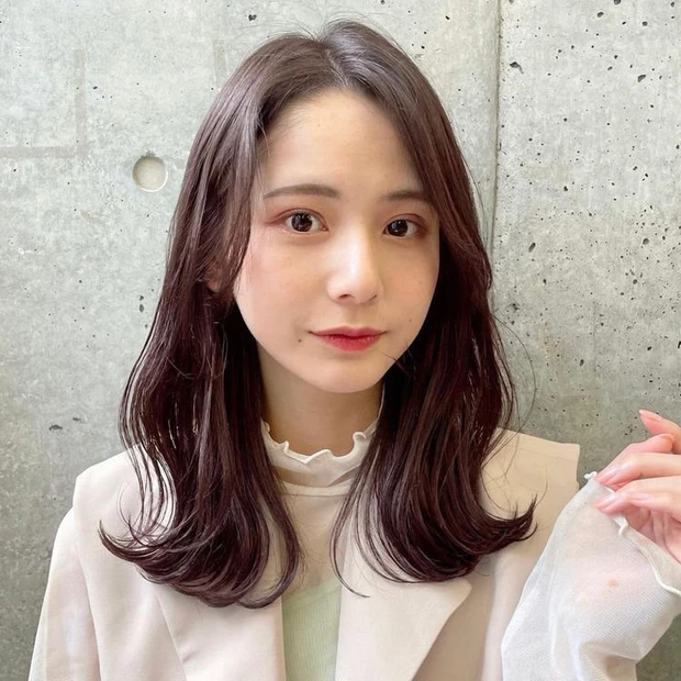 ミディアム ヘア 髪型 ヘアスタイル 前髪なし 大人 ピンクブラウン