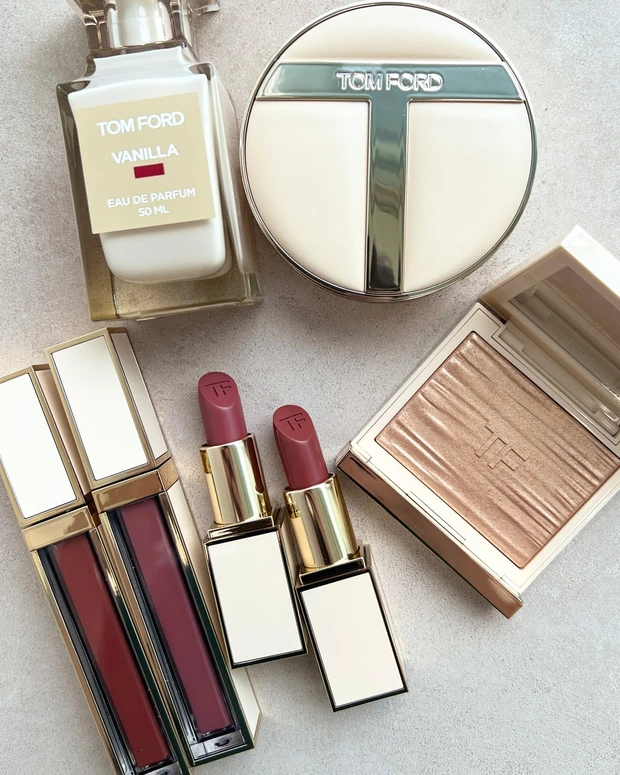 トムフォード　バラ売り不可　プラダ2本 トムフォード TOM FORD 財布 二つ折り財布 折りたたみ財布 小銭
