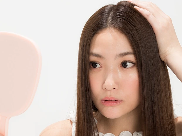 Q.白髪って、抜いたら増えるの?