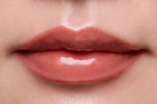 ブルベ夏　　シャネル　リップ ル ルージュ デュオ ウルトラ トゥニュ 186 ピンク ヌード　ベージュ スウォッチ