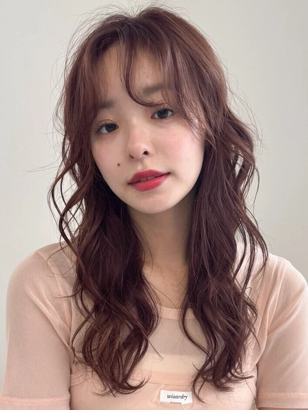 ヘアカタログ　ロング　ロングヘア　前髪あり　正面