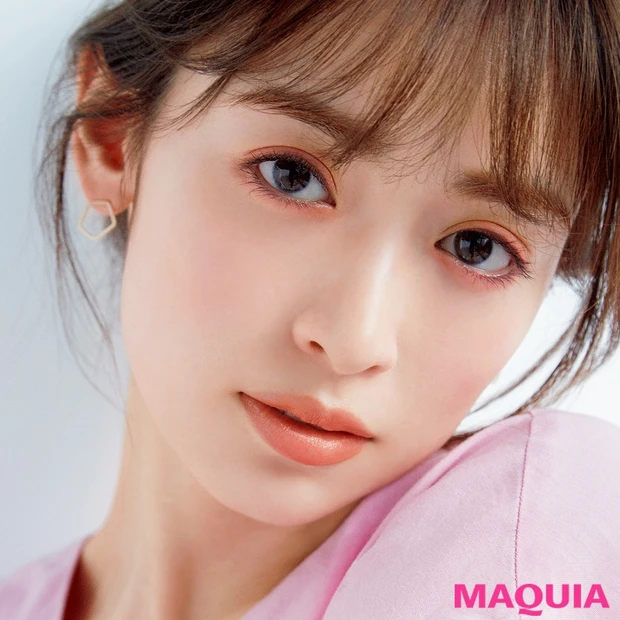 春にぴったり、花びらアイ! 泉 里香さんが纏うプレイフルなパレット