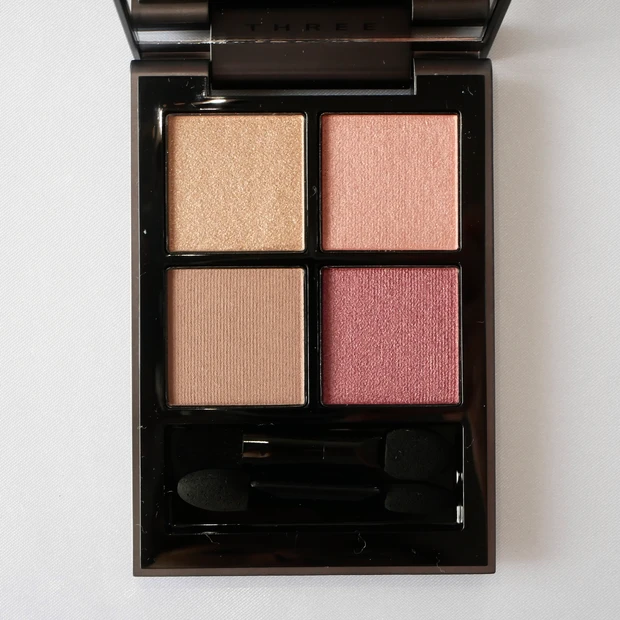 THREE スターゲージングアイシャドウクアッド 01 DESERT FLOWER