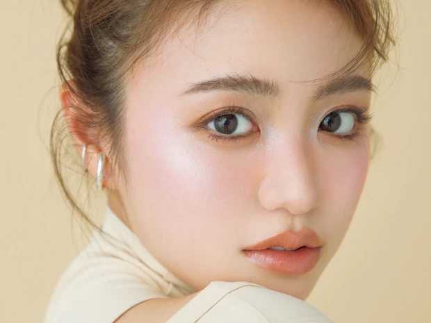 【春の薄膜ツヤ肌レシピ】ブラウン系アイカラーに似合う肌作りHOWTO！プロが解説