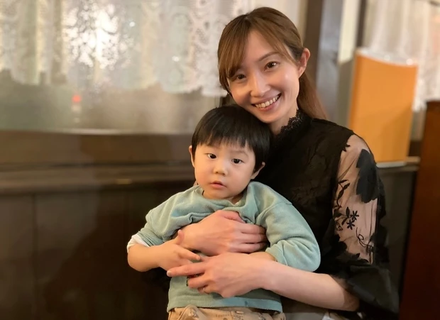 【自己紹介♡】
9年目に突入!!『限定♡』『キラっ、ツヤっ』コスメに目がない、MAQUIAインフルエンサーえりです。_2