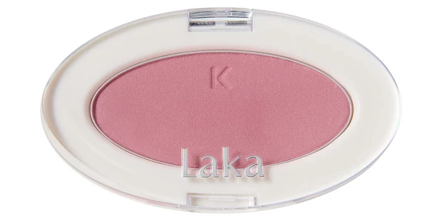 1.キラキラストーンが目を引く、K-POP風アイドルメイク_CHEEK&CONTOUR_LAKA ラブシルク ブラッシュ 706