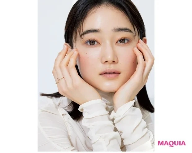 おすすめのカラーアイライナー・ブルー_トレンド感を一気に高める寒暖色MIX