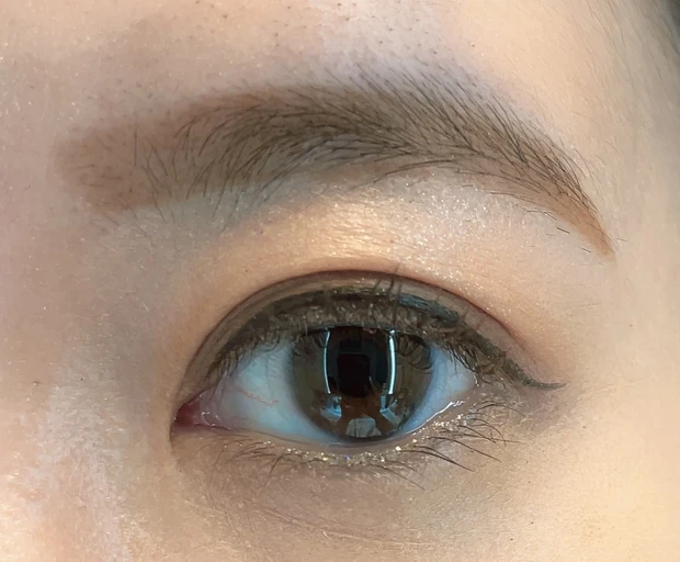 メロウアイパレットBR01のメイク①