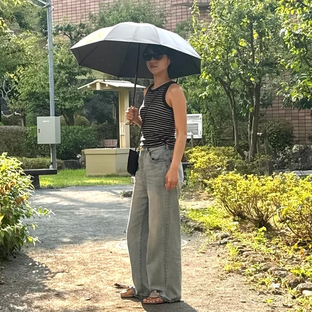 サンバリア100 2段折り日傘 使用イメージ