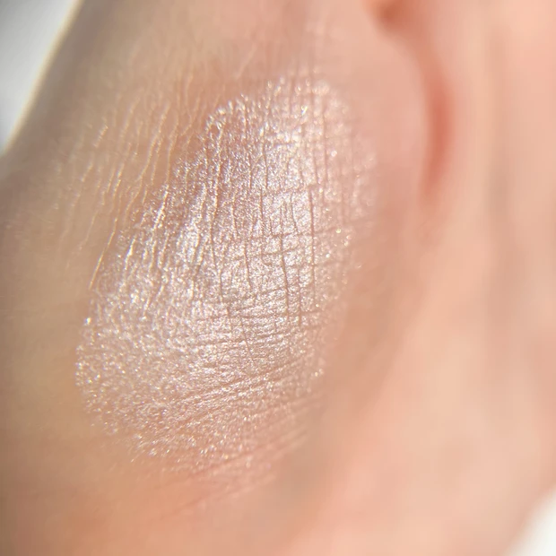 【塗る宝石】バズり限定ハイライトまだ買えた！セザンヌ「パールグロウハイライト SP1 オーロラプリズム」_5