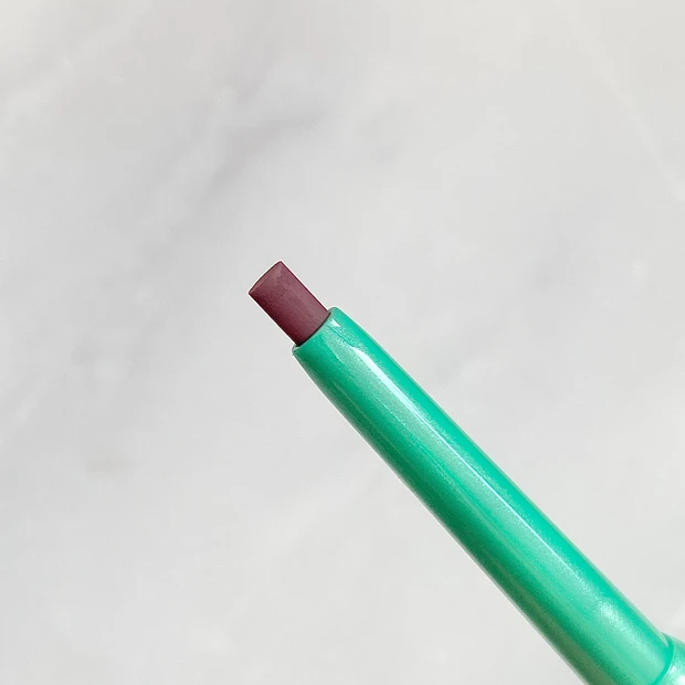 デジャヴュ密着アイライナーから媚びないピンクが限定色で登場!!_2