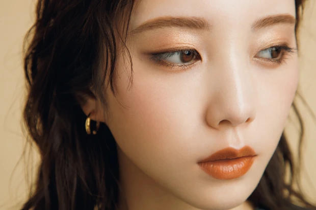 与田祐希さん フェルメール「真珠の耳飾りの少女」風メイク